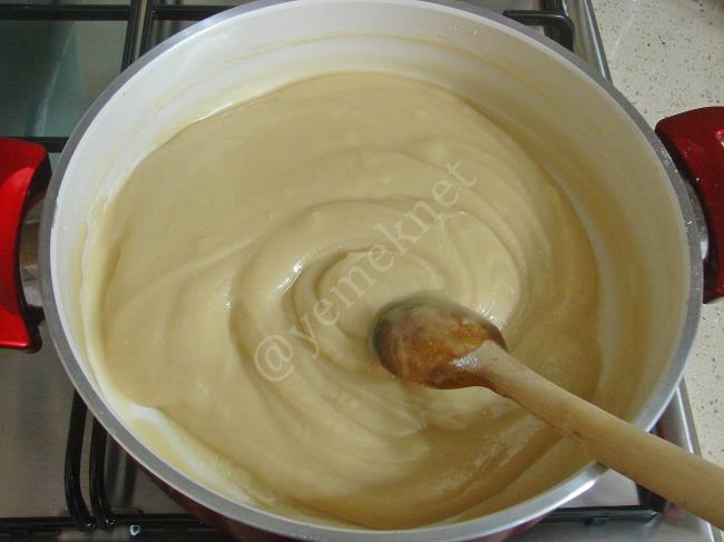 Sıvı Yağlı Un Helvası - Yapılışı (5/12) 