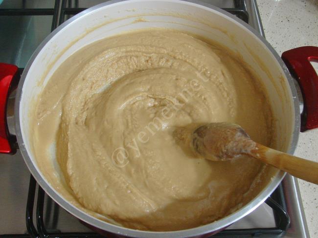 Sıvı Yağlı Un Helvası - Yapılışı (6/12) 