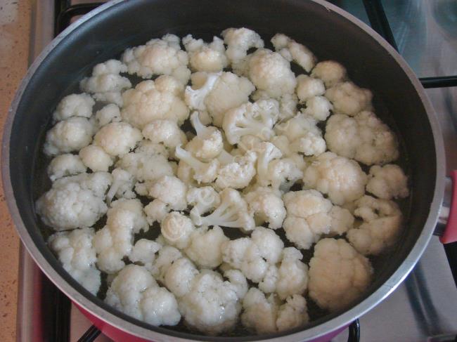 Tavuklu Karnabahar Salatası - Yapılışı (3/12) 