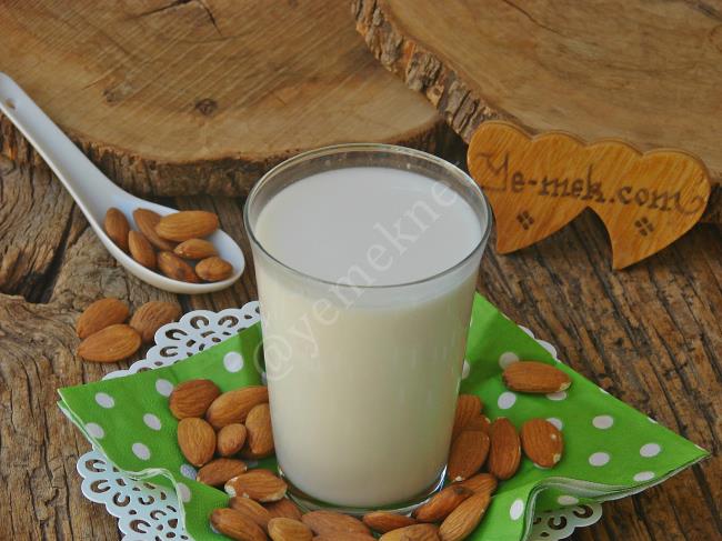Süte Alerjisi Olanların Gönül Rahatlığı İle Tercih Edebileceği Vegan Süt : Badem Sütü