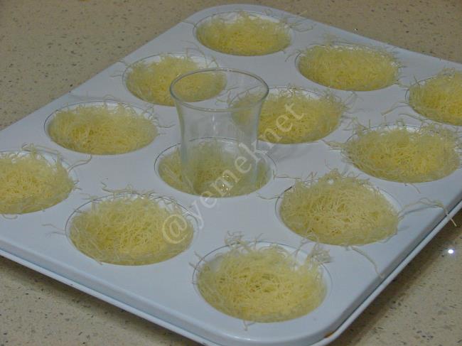 Cevizli Kadayıf Tatlısı - Yapılışı (4/12) 