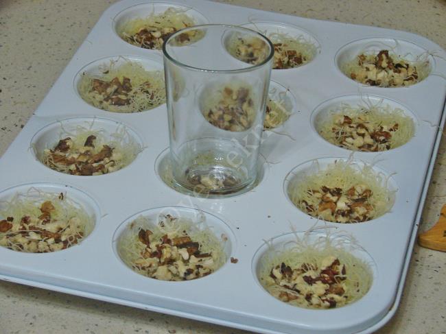 Cevizli Kadayıf Tatlısı - Yapılışı (5/12) 