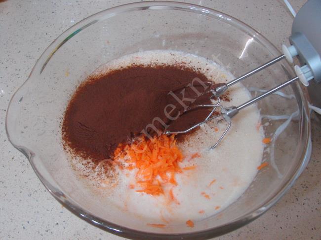 Kakaolu Havuçlu Kek - Yapılışı (5/16) 