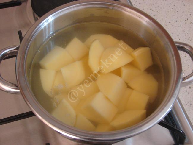 Patatesli Katmer Poğaça - Yapılışı (2/16) 