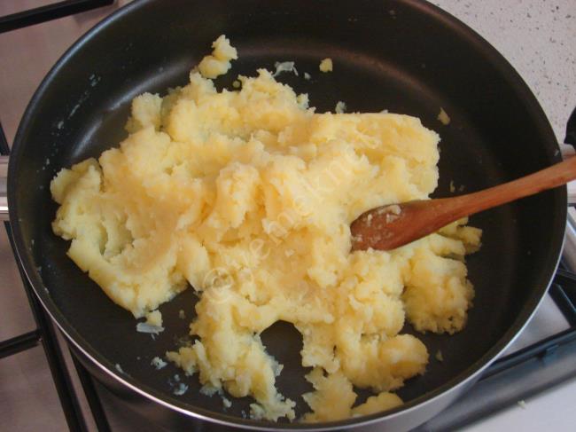 Patatesli Katmer Poğaça - Yapılışı (3/16) 