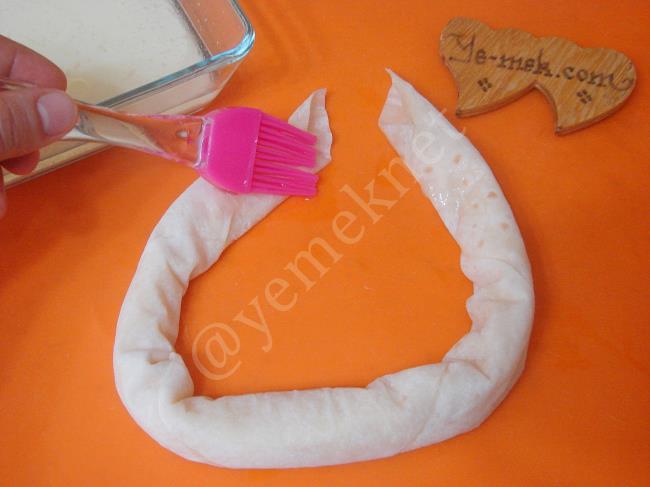 Simit Börek - Yapılışı (6/16) 