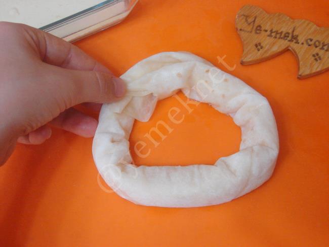 Simit Börek - Yapılışı (7/16) 