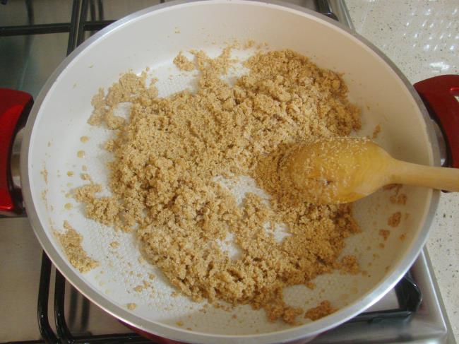 Sıvı Yağlı İrmik Helvası - Yapılışı (5/12) 