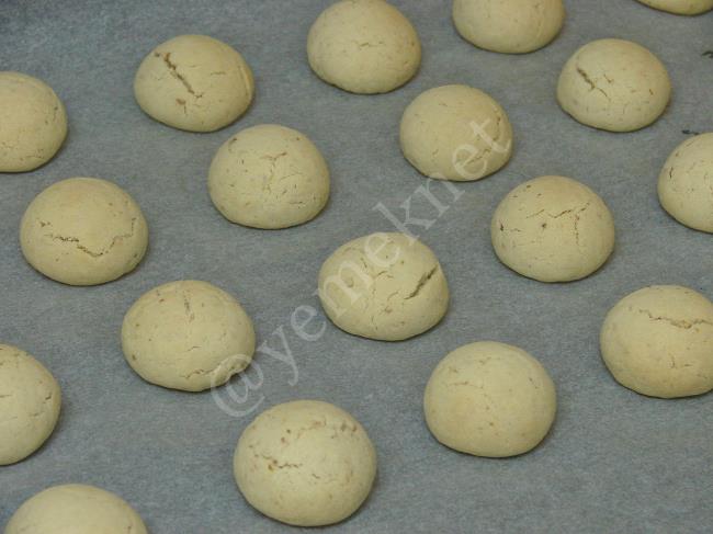 Bayatlamayan Tarçınlı Cevizli Kurabiye - Yapılışı (12/16) 