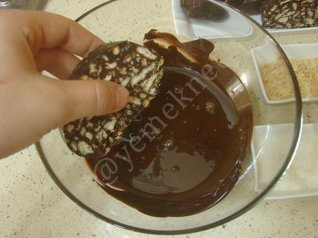 Çikolatalı Mozaik Pasta Nasıl Yapılır? (13/20) Resimli Yemek Tarifleri