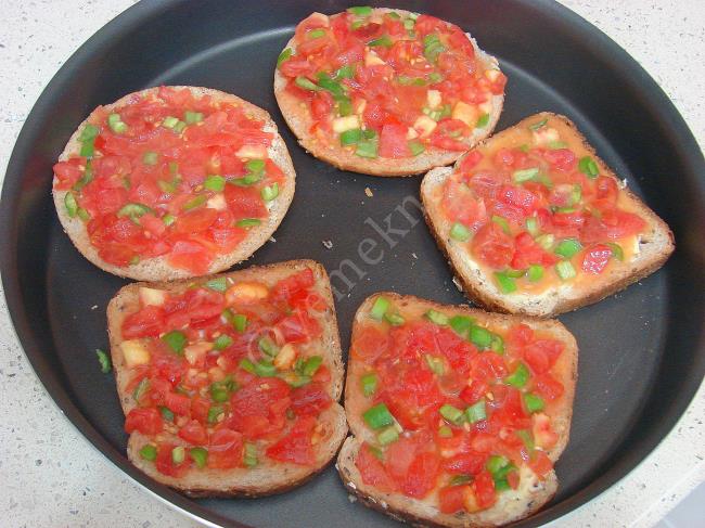 Fırında Kahvaltılık Ekmek Dilimleri - Yapılışı (6/12) 