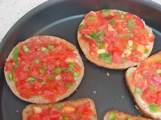 Fırında Kahvaltılık Ekmek Dilimleri - Yapılışı (7/12) 