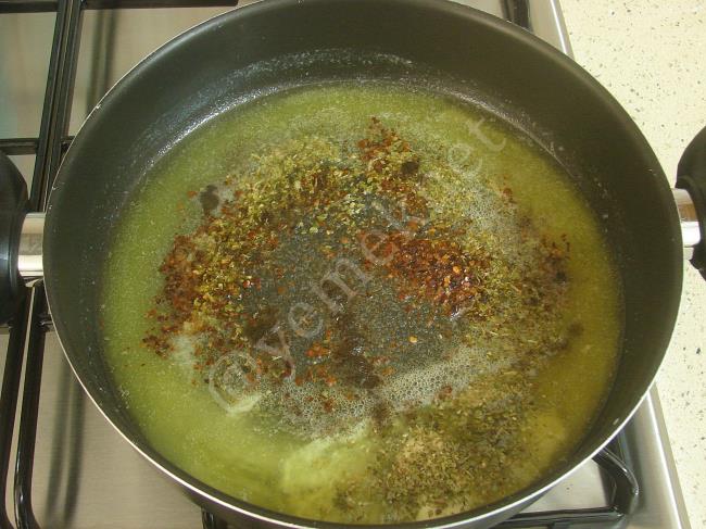 Kahvaltılık Tereyağlı Patates Kavurması - Yapılışı (4/12) 