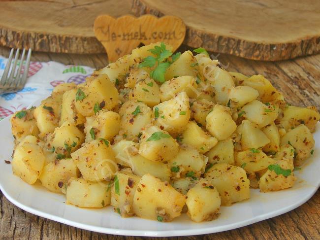 Kahvaltılık Tereyağlı Patates Kavurması - Yapılışı (9/12) 