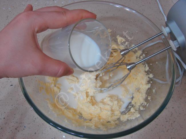 Kek Burger (Sandviç Kek) - Yapılışı (4/20) 