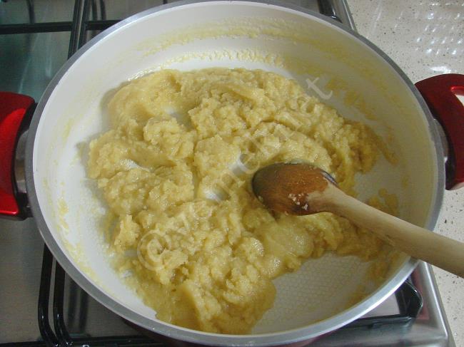 Tahinli Un Helvası - Yapılışı (6/16) 