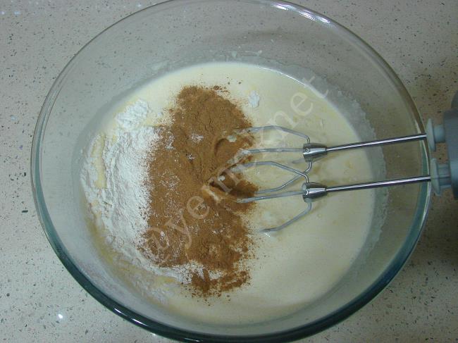 Tarçınlı Cevizli Kek - Yapılışı (6/16) 