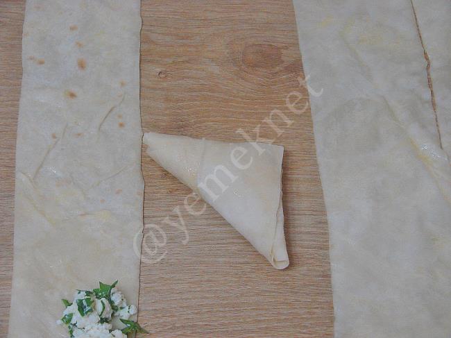 Galeta Unlu Sodalı Börek - Yapılışı (13/20) 