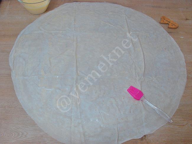 Galeta Unlu Sodalı Börek - Yapılışı (6/20) 