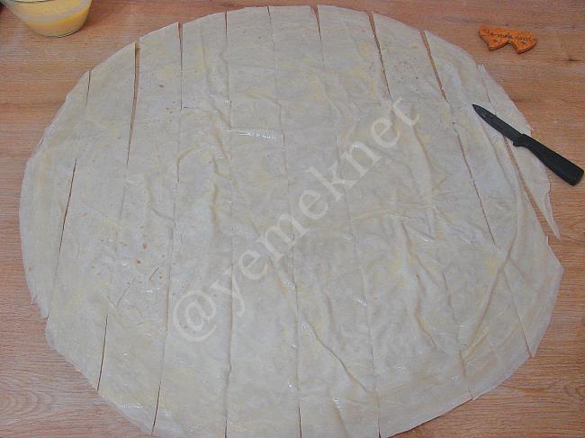 Galeta Unlu Sodalı Börek - Yapılışı (7/20) 