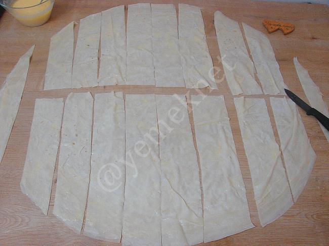 Galeta Unlu Sodalı Börek - Yapılışı (8/20) 