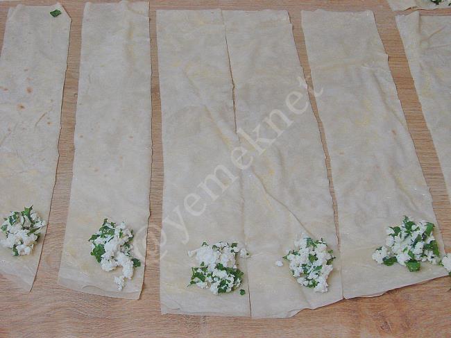 Galeta Unlu Sodalı Börek - Yapılışı (9/20) 