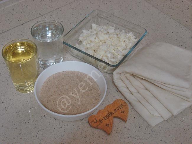 Hazır Yufkadan Peynirli Kruvasan Börek - Yapılışı (1/16) 