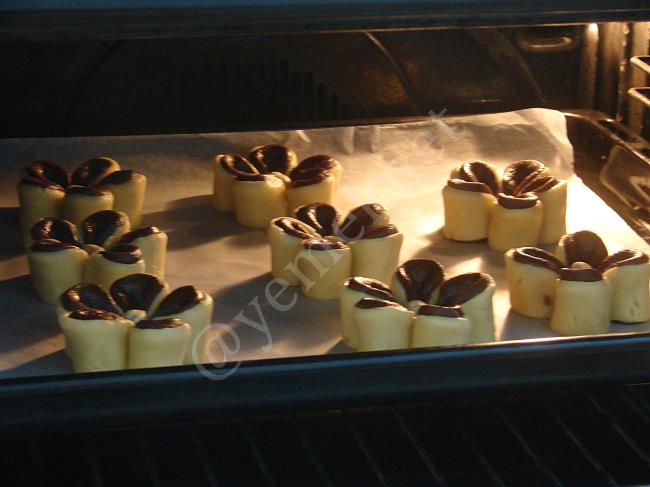 İki Renkli Çiçek Kurabiye - Yapılışı (16/20) 