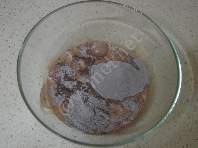 İrmikli Muzlu Rulo Tatlı - Yapılışı (6/16) 