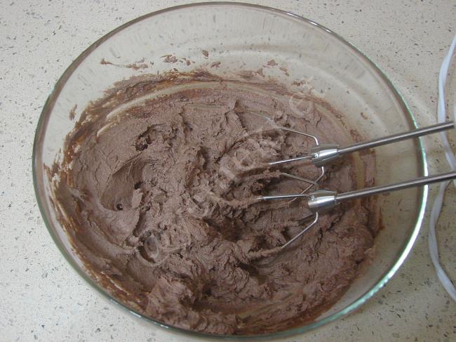 İrmikli Muzlu Rulo Tatlı - Yapılışı (7/16) 