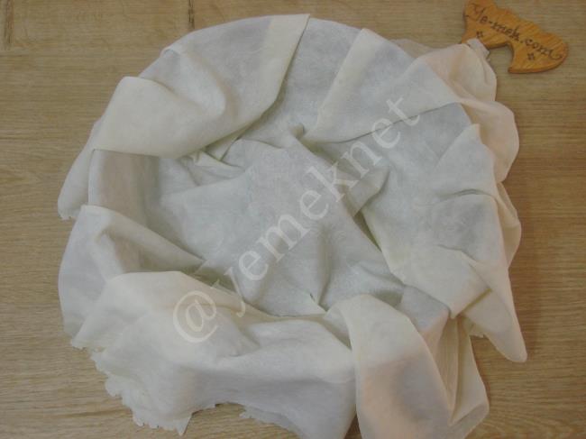 Kek Kalıbında Börek - Yapılışı (6/24) 