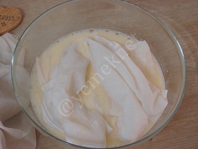 Kek Kalıbında Börek - Yapılışı (7/24) 