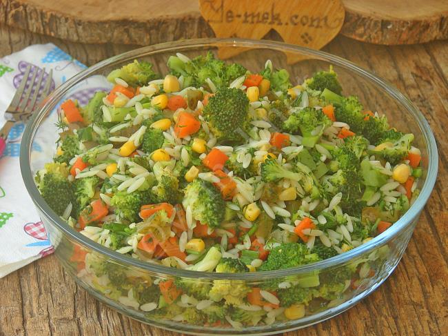 Şehriyeli Brokoli Salatası - Yapılışı (10/12) 