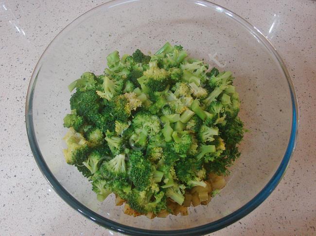 Şehriyeli Brokoli Salatası - Yapılışı (6/12) 