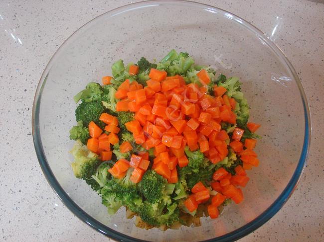 Şehriyeli Brokoli Salatası - Yapılışı (7/12) 