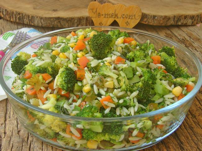 Brokoli Böyle Çok Güzel Oluyor : Şehriyeli Brokoli Salatası