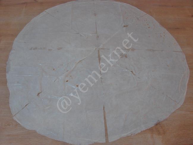 Tavada Peynirli Gül Böreği - Yapılışı (4/16) 