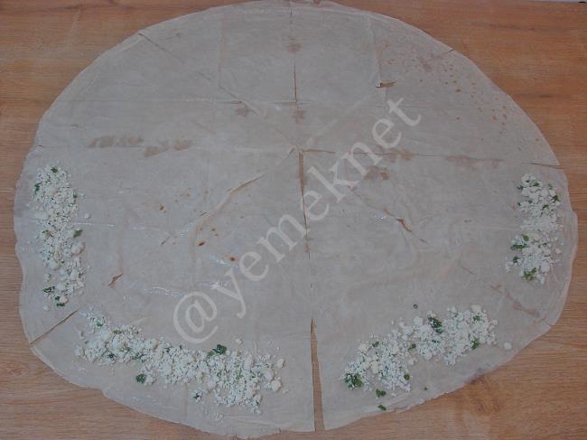 Tavada Peynirli Gül Böreği - Yapılışı (5/16) 