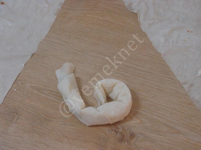 Tavada Peynirli Gül Böreği - Yapılışı (8/16) 