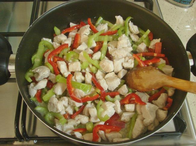 Tavuklu Ekmek Kebabı - Yapılışı (4/16) 