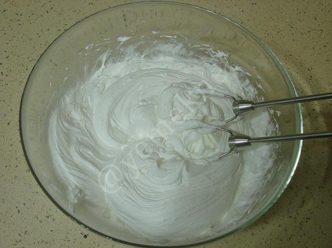 Yulaflı Bisküvili Pasta - Yapılışı (2/12) 