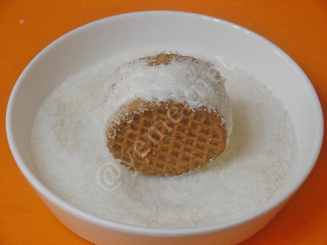 Yulaflı Bisküvili Pasta - Yapılışı (9/12) 