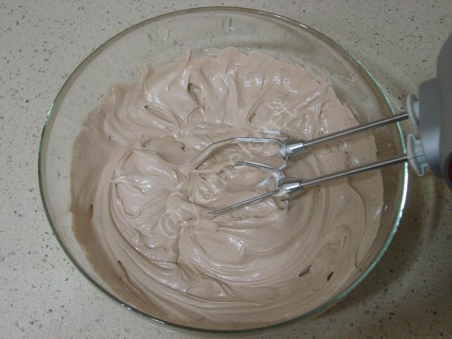 Kolay Çikolatalı Pasta - Yapılışı (9/20) 