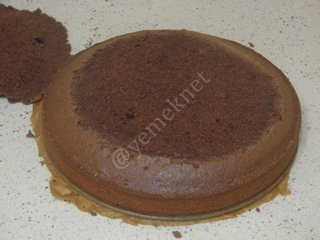 Kolay Çikolatalı Pasta - Yapılışı (10/20) 