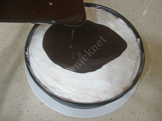 Kolay Çikolatalı Pasta - Yapılışı (21/24) 