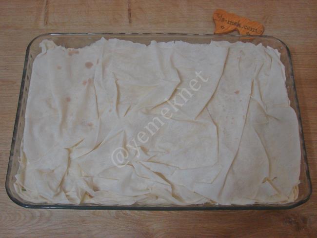Sütlü Serpme Börek - Yapılışı (13/20) 