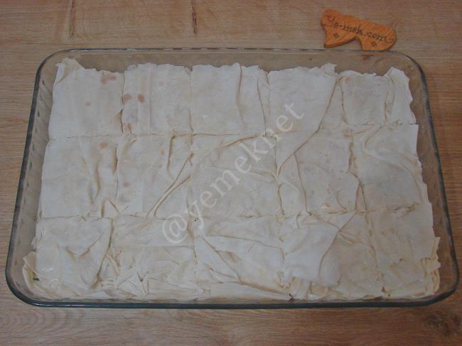 Sütlü Serpme Börek - Yapılışı (14/20) 