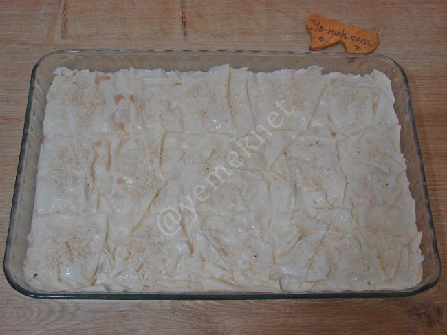 Sütlü Serpme Börek - Yapılışı (15/20) 