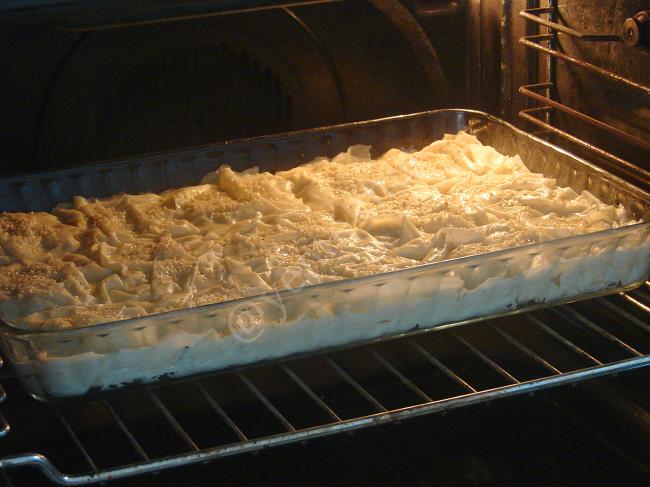 Sütlü Serpme Börek - Yapılışı (16/20) 