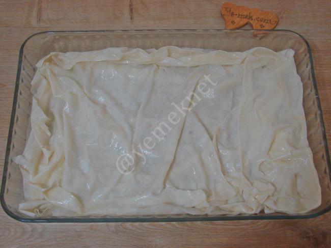 Sütlü Serpme Börek - Yapılışı (7/20) 